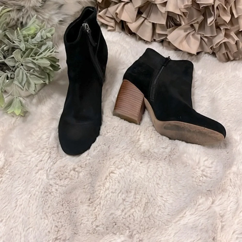 Crown Women’s Vintage Tashaa Black Suede Block Bohemian Heel Ankle Booties Sz 8